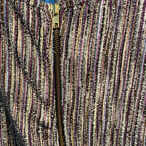 Purple interwoven w gold dress. Gold button & zipper. Shoulder pads. - Picture 4 of 12